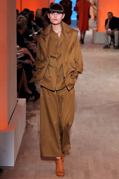 Look 18